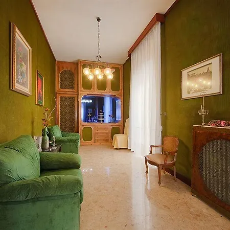 Dimi House Bed and Breakfast 4*