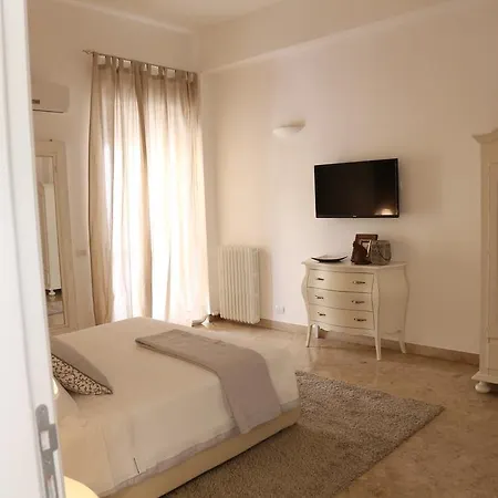 Dimi House Bed & Breakfast 2*