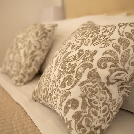 فندق مبيت وإفطار Dimi House 4*