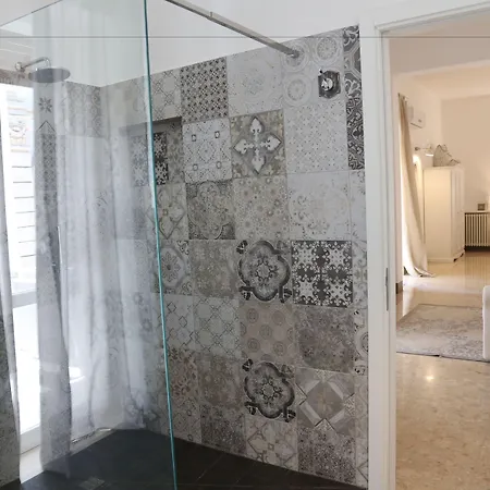 Dimi House Bed and Breakfast 4*