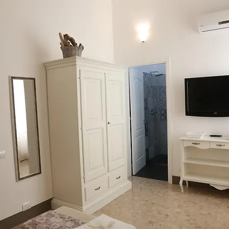 فندق مبيت وإفطار Dimi House 4*