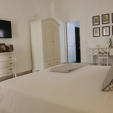 Dimi House Bed & Breakfast 2*
